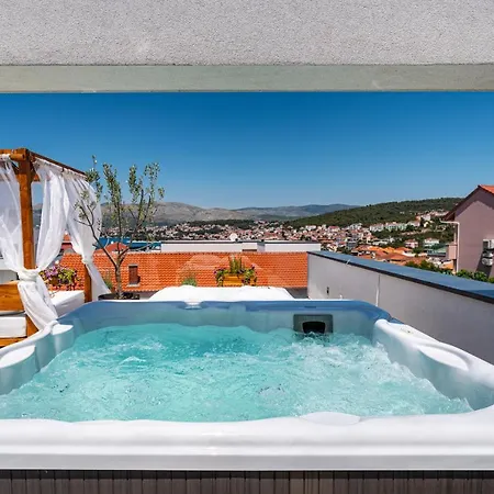 Rooftop Apartment *