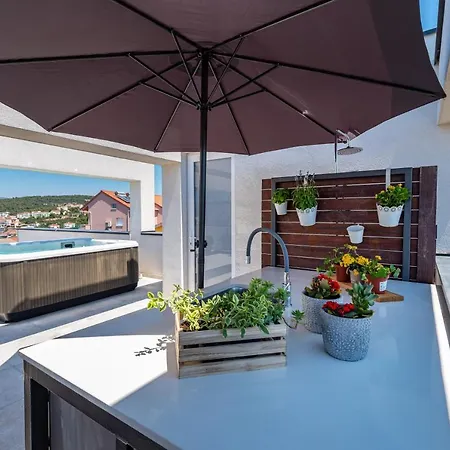 Rooftop Apartment *