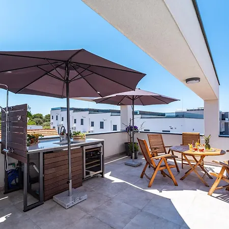 Rooftop Apartment *