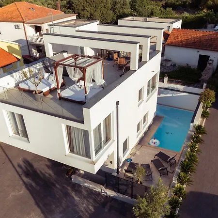 Rooftop Apartment
